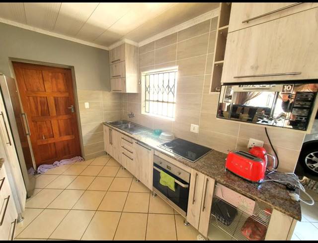 3 BEDROOM HOUSE FOR SALE IN HEATHERVIEW